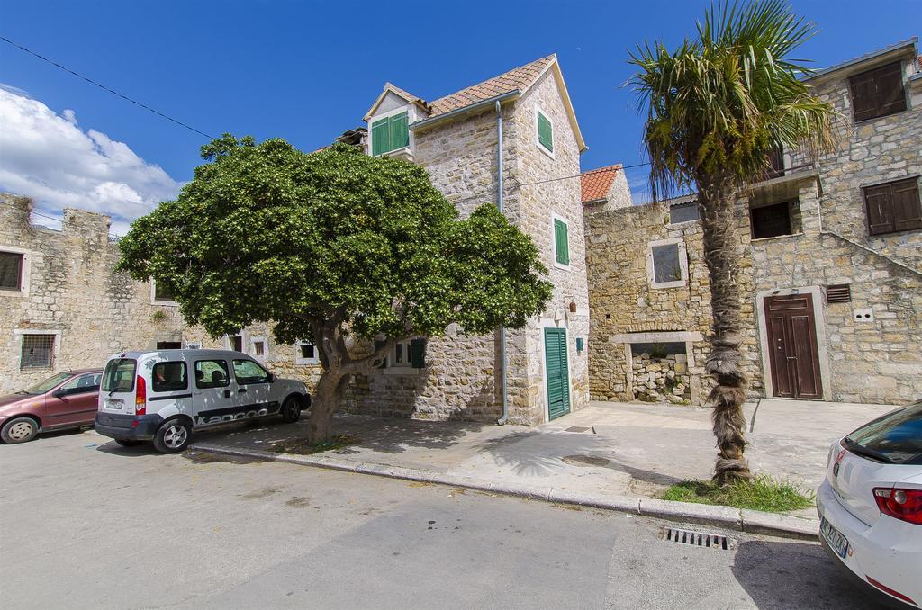 House Gulliver Villa Kastela Exterior photo